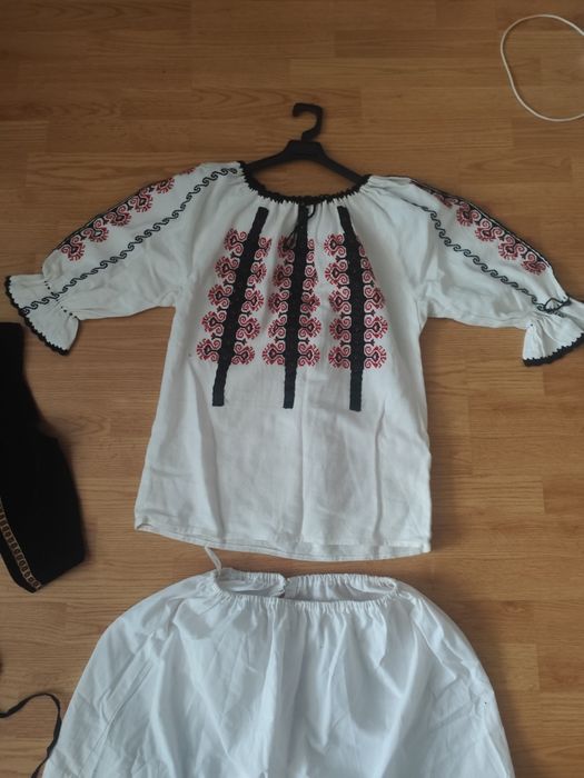 Costum traditional Femei / fete