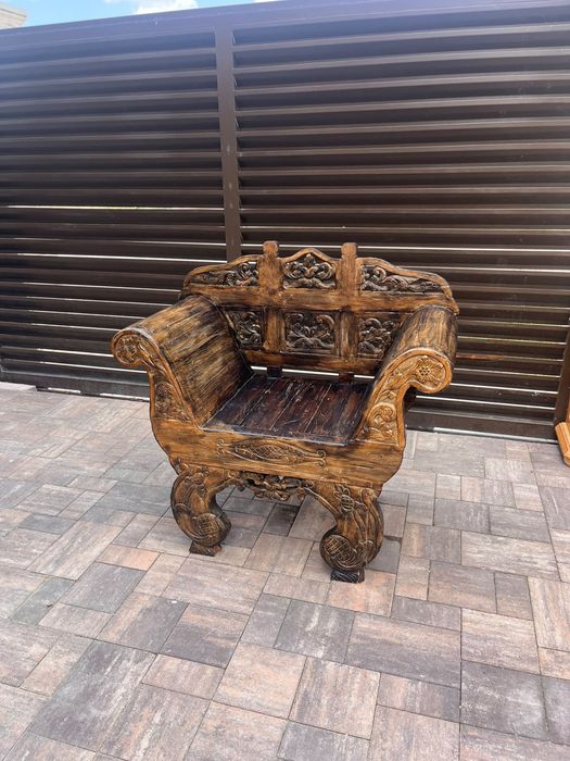 Fotoliu de Rege din lemn masiv sculptat – piesă impunătoare, stil medieval regal