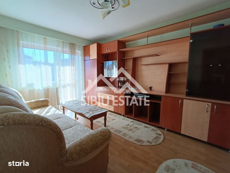 Apartament de vanzare cu 3 camere, decomandat - Valea Aurie
