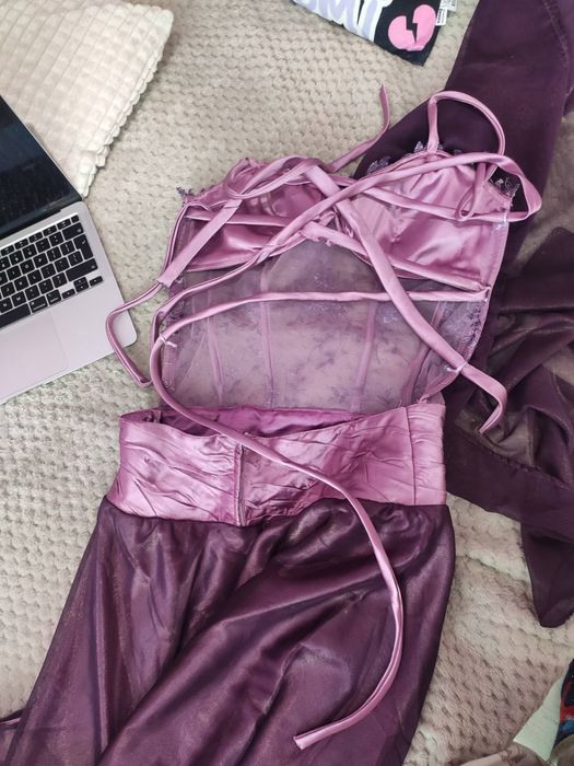 Бална рокля с гол гръб