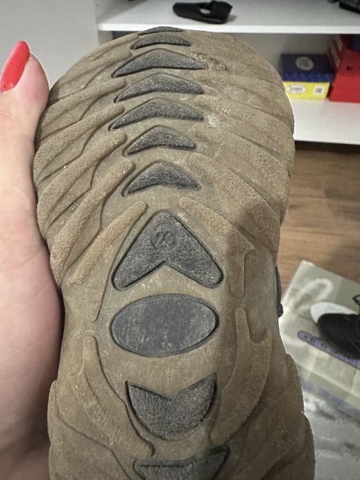 Продам детскую обувь