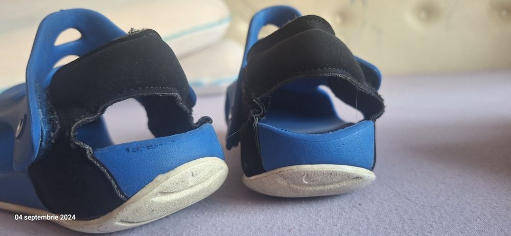 Sandale Nike marimea 26