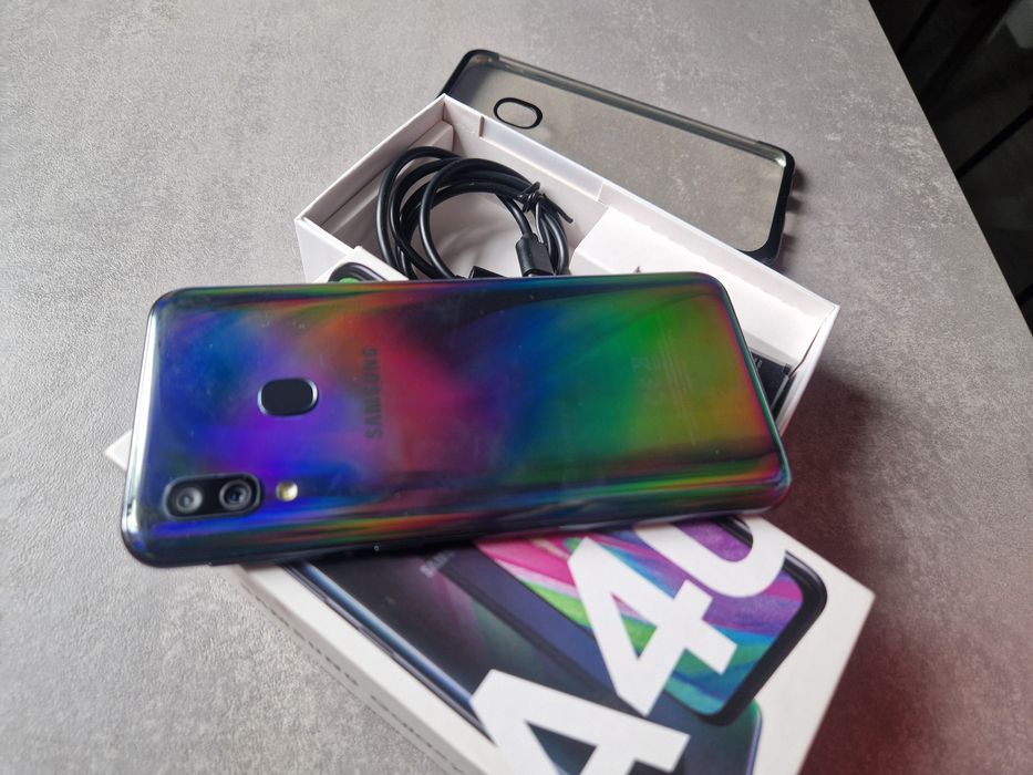 Samsung A40 cu 60/4 Gb sau un A20e cu 3/32 Gb memory