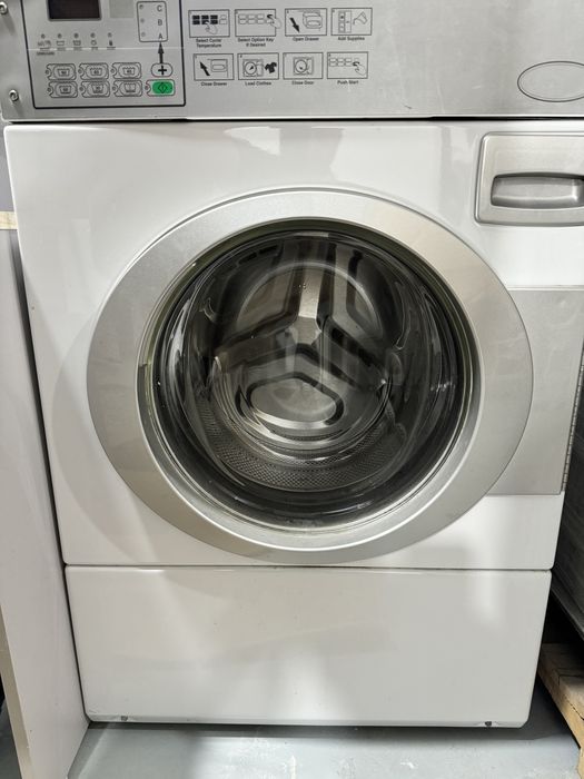 Промышленная стиральная машина для прачечной и отелей