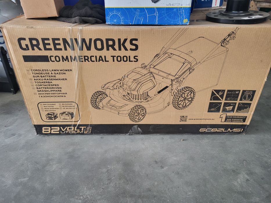 Vand masina de tuns iarba cu acumulatori