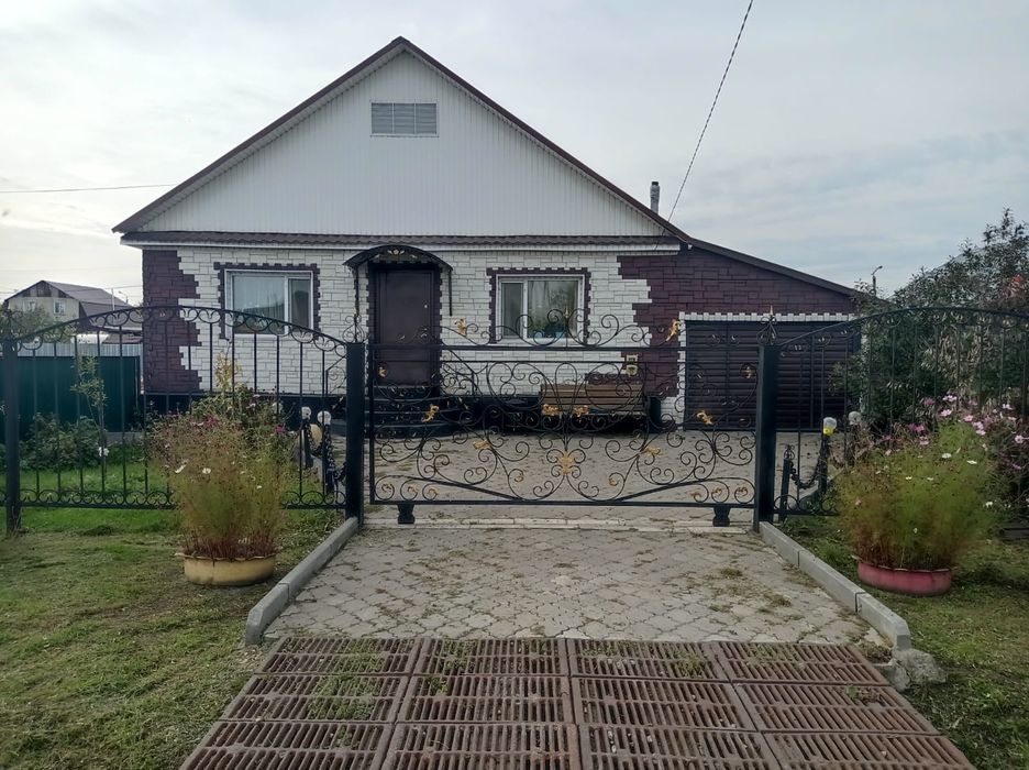 Частный дом находится в рабочем поселке