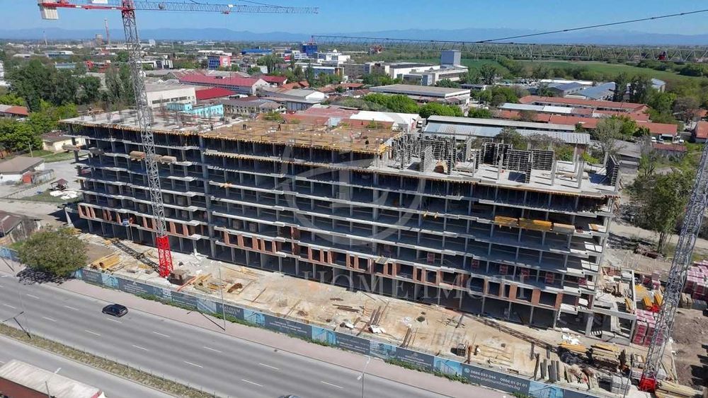 Продава се Двустаен апартамент в Пловдив, Гагарин - 70 кв.м за 983 €/кв.м - Снимка #1