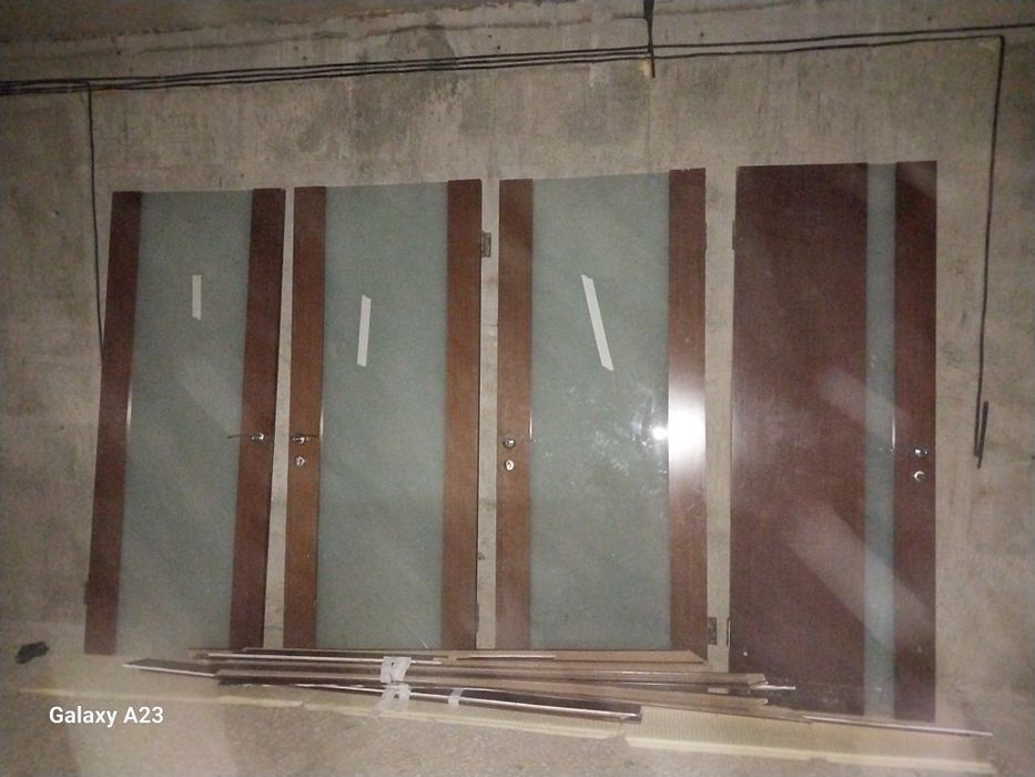 Продам двери  дерева.