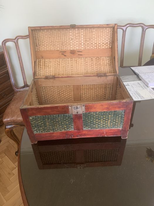 Антично сандъче дърво и ратан