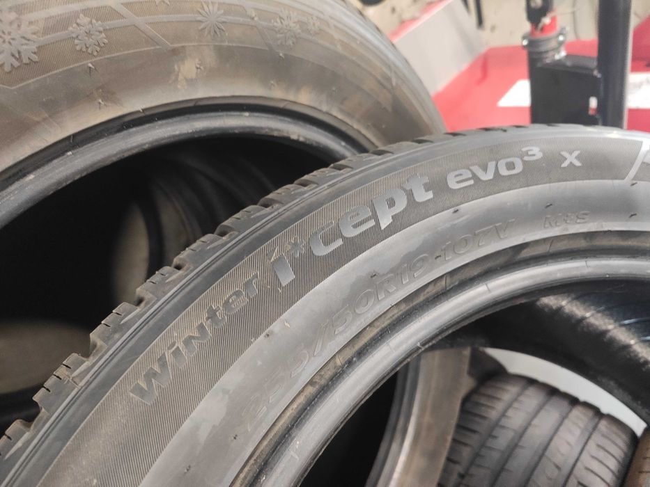 2бр.зимни гуми 255/50/19 Hankook