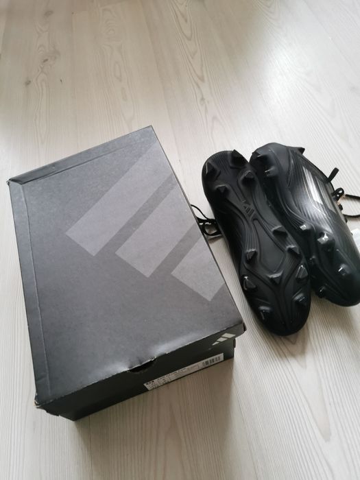 Adidas original cu crampoane pentru fotbal