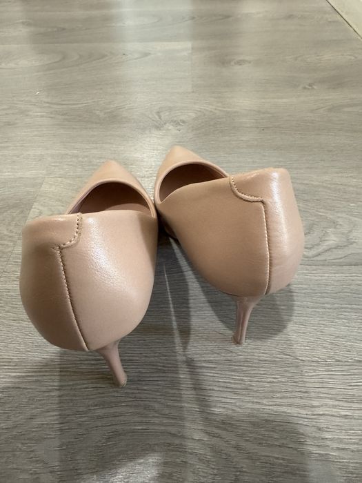 Туфли бежевые на каблуках