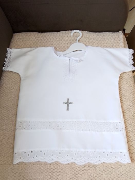 Новые крестильные рубашки для мальчиков и девочек.