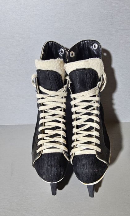 Patine 2063  hochei hockey  CCM  marime   40,5-41 ( 26   cm lungime interioara).