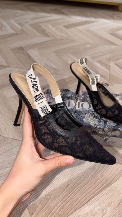 brend Dior tufli