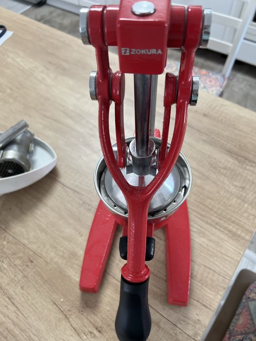 Aparat manual de stors citrice