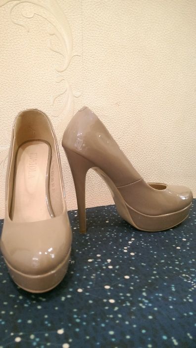 ПРОДАМ женскую одежду и обувь