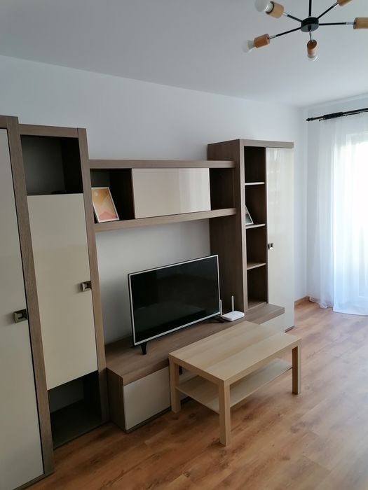 vand apartament 2 camere decomandat et.1 cu parcare privata
