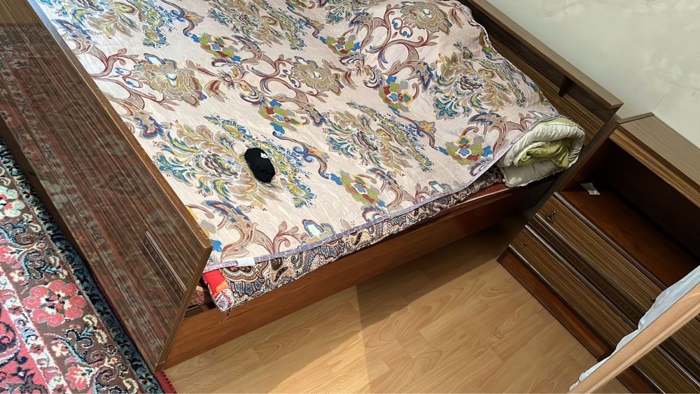 Кровать с матрасом