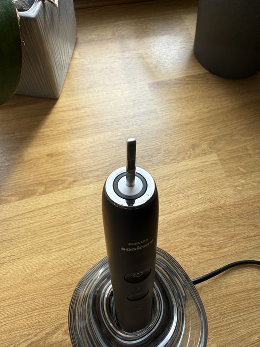 Philips Sonicare DiamondClean 9300 Smart, Black - Excellent Condition