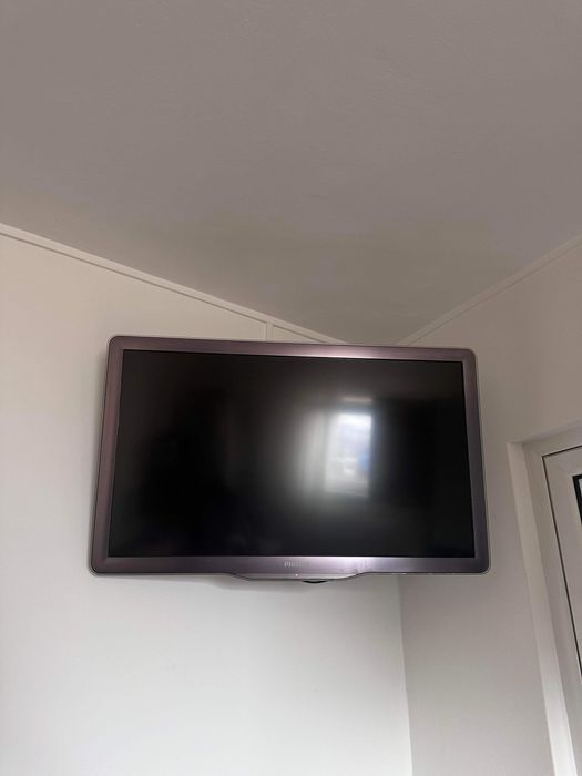 TV Philips LED cu ambilight