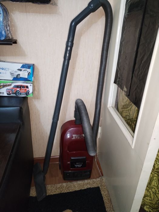 Пылесос рабочий надёжный hltachl Япония