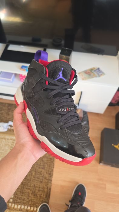 Vând adidași Nike Jordan Jumpman Two Trey, originali, Noi
Model modern inspirat din stilul clasic purtat de Michael Jordan, combin