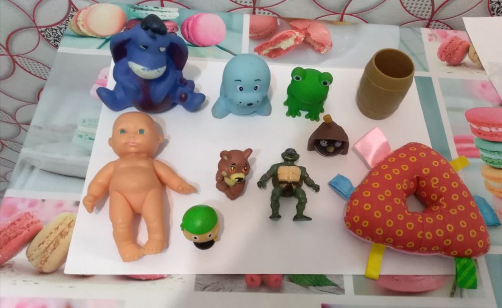 Продам игрушки разные.