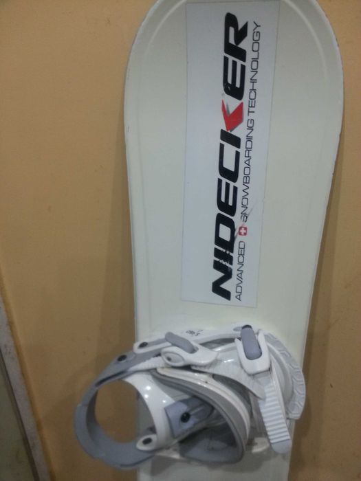 Сноуборд със автоматите . Размер 141 см.