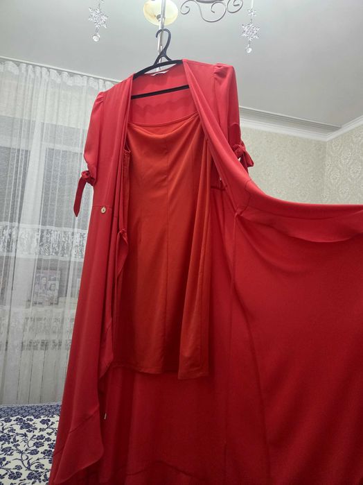Продам красное платье