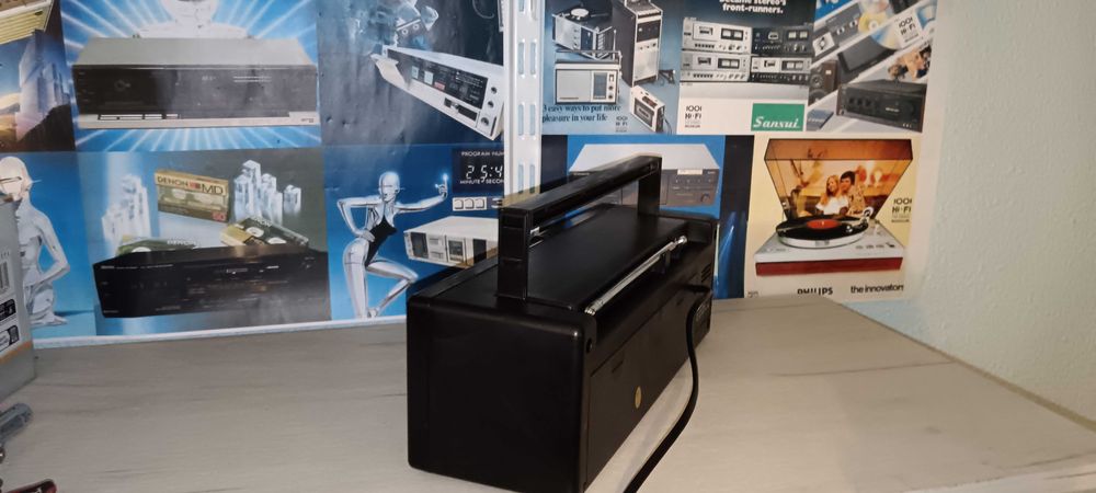 Radio Internațional AM/FM – Old Stock anii ’80 (Hong Kong)