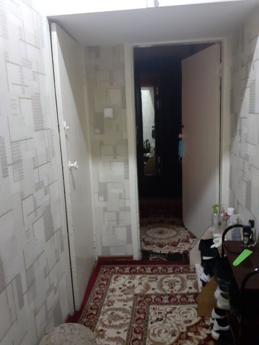 Куйлюк 2 массив, 2х комнатная 1й этаж. Мирабадский р-н.