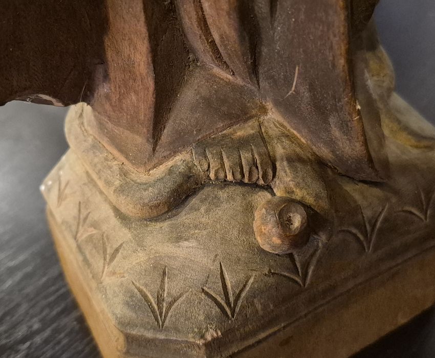 Statuetă sculptură în lemn reprezentând-o pe Fecioara Maria îndurerată, începutul secolului al XX-lea.