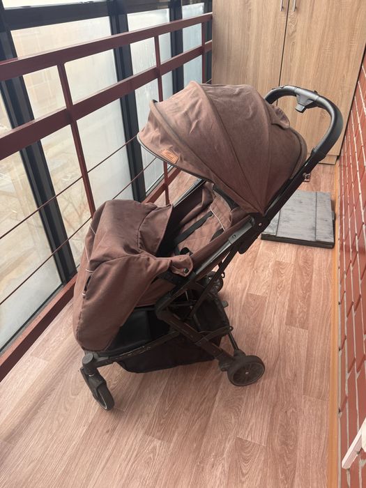 Продам коляску прогулочную за 10 000