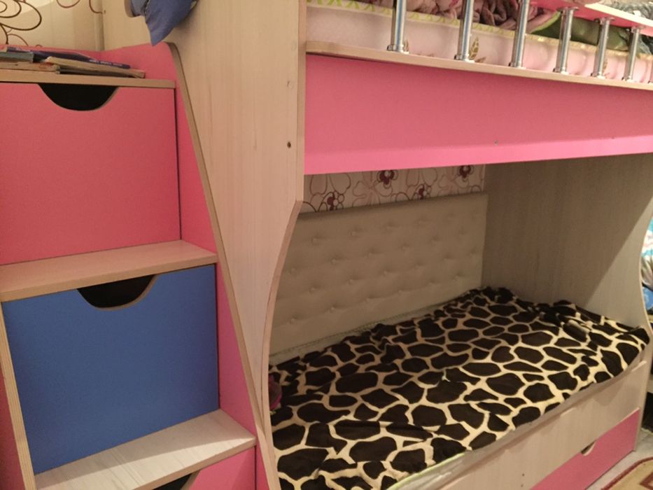 Продается двухярусная кровать