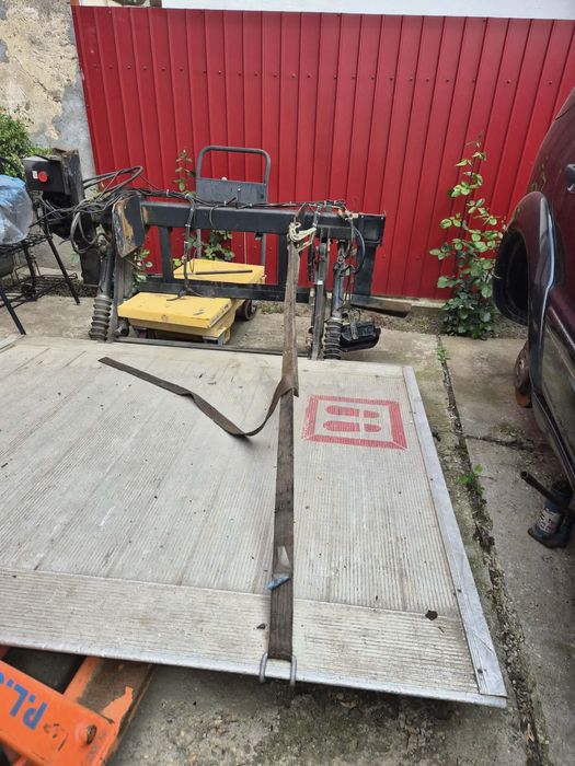 Vând Lift hidraulic iveco