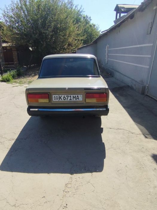 Vaz 2107 sotiladi.