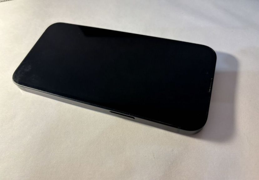 iPhone 13 128Gb с гарантией
