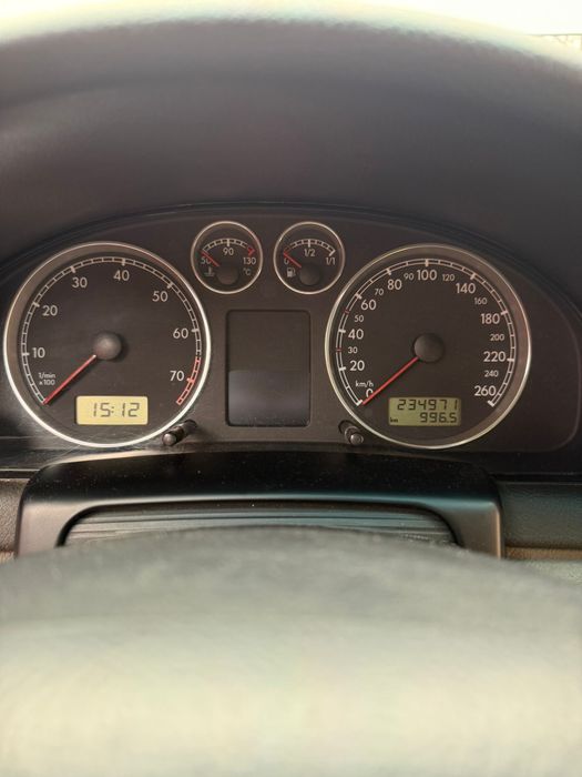 Vând Volkswagen Passat B5