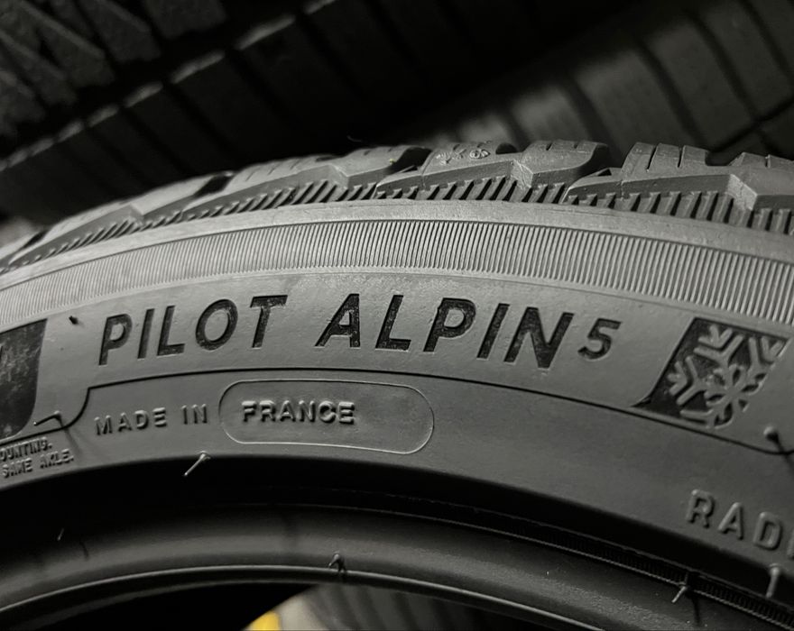 245/45/18 MICHELIN