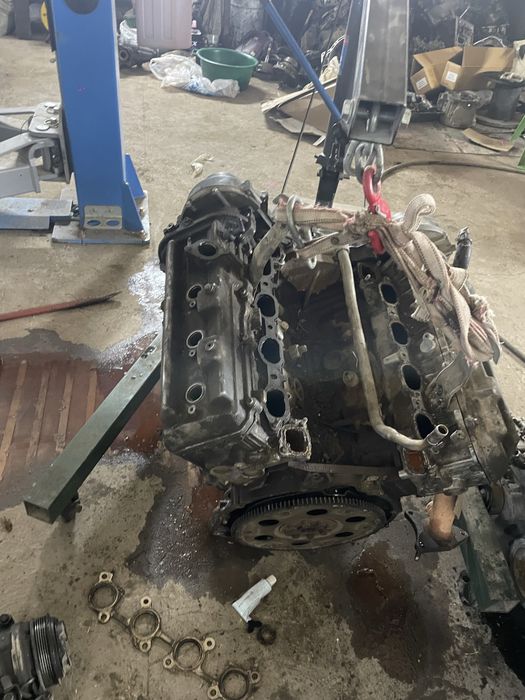 Дигатель на J100 2uz fe