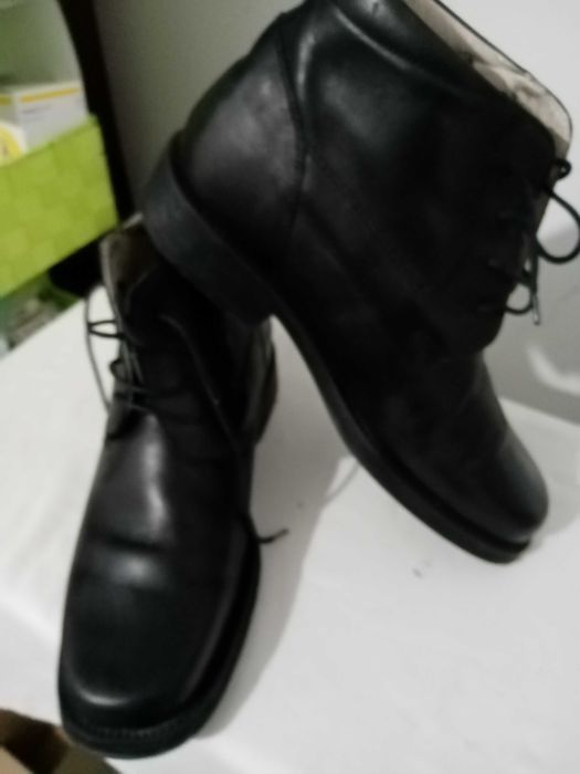 Ghete de piele nr.42.