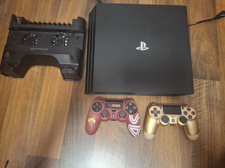 Playstation 4 Pro + 2 джойстика и 7 игри