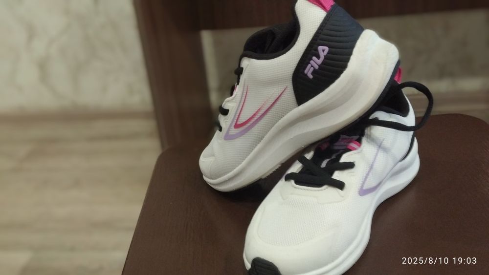 Продам кроссовки