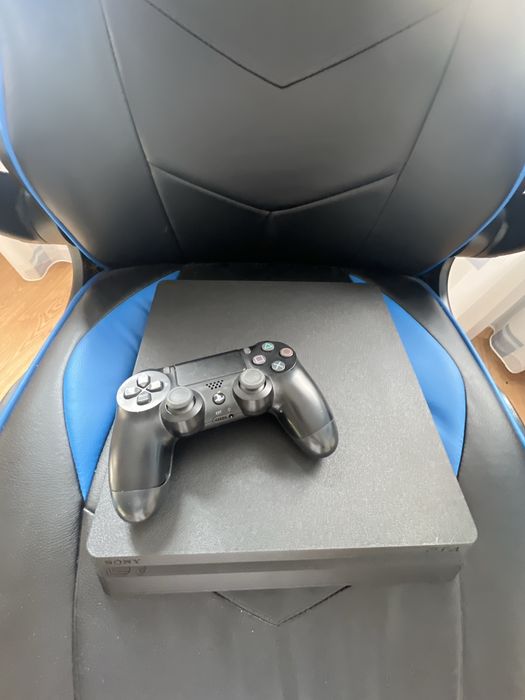 PS4 Slim с 4 игри и джойстик