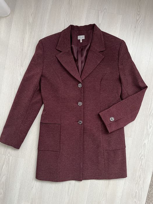 Дамски костюм от панталон и сако