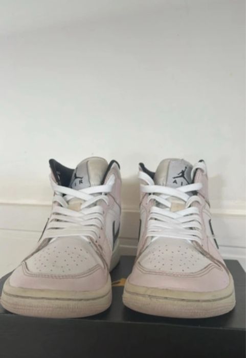 Air Jordan 1 Mid Barely Rose