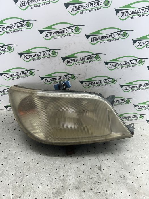 Far dreapta Mercedes-Benz Sprinter