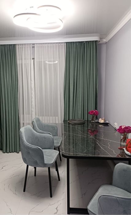 Продам стол и стулья