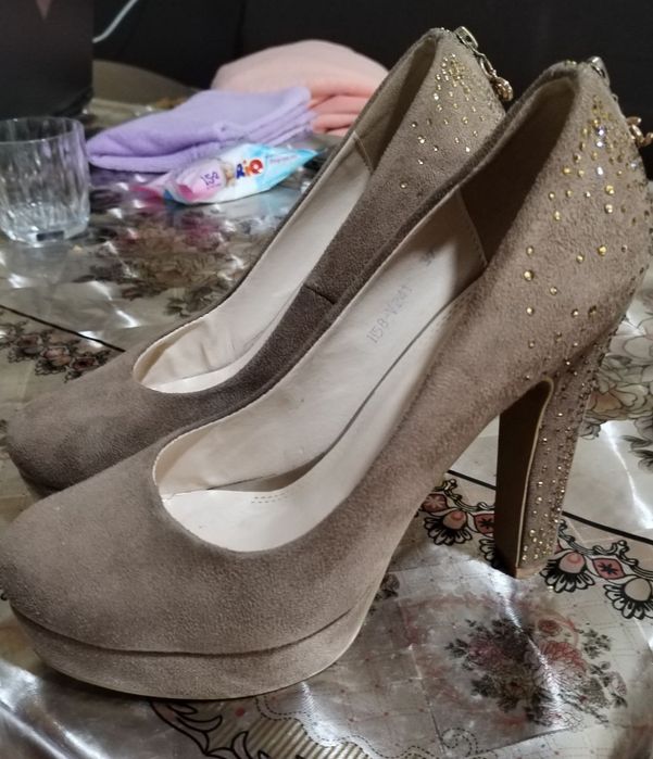 Туфли на высоких каблуках